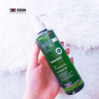 Isdin Everclean Purifying Gel 240ml held in hand