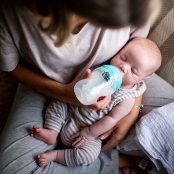 Tommee Tippee Advanced Anti-Colic Feeding Bottle, 340ml x1 - Boy