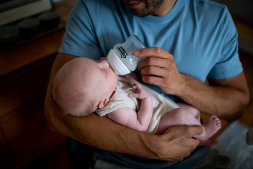 Tommee Tippee Closer to Nature Feeding Bottle, 260ml x 1 -Girl